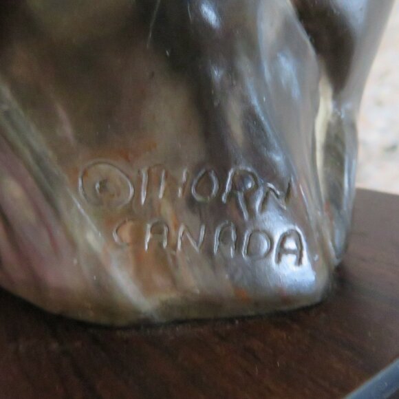 Thorn Canada Dolphin Figurine on Wood Base 6.5" Vintage (K601) - Picture 7 of 10